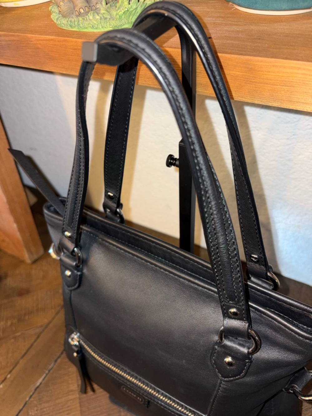 🖤 Coach Black Leather Tote Shoulder Bag | Classic Zip Pocket - Picture 3 of 7